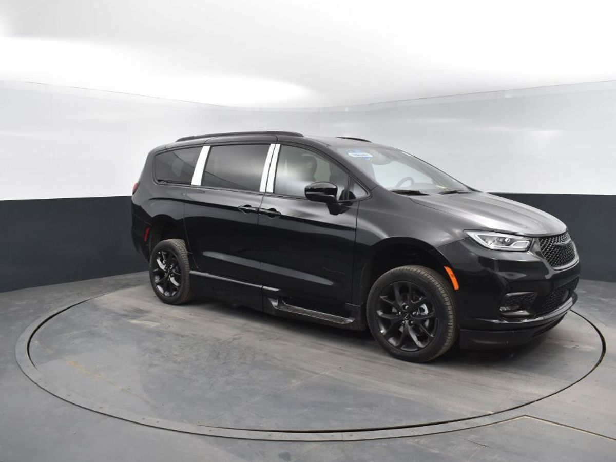 2023 Chrysler Pacifica Touring L - Photo 9