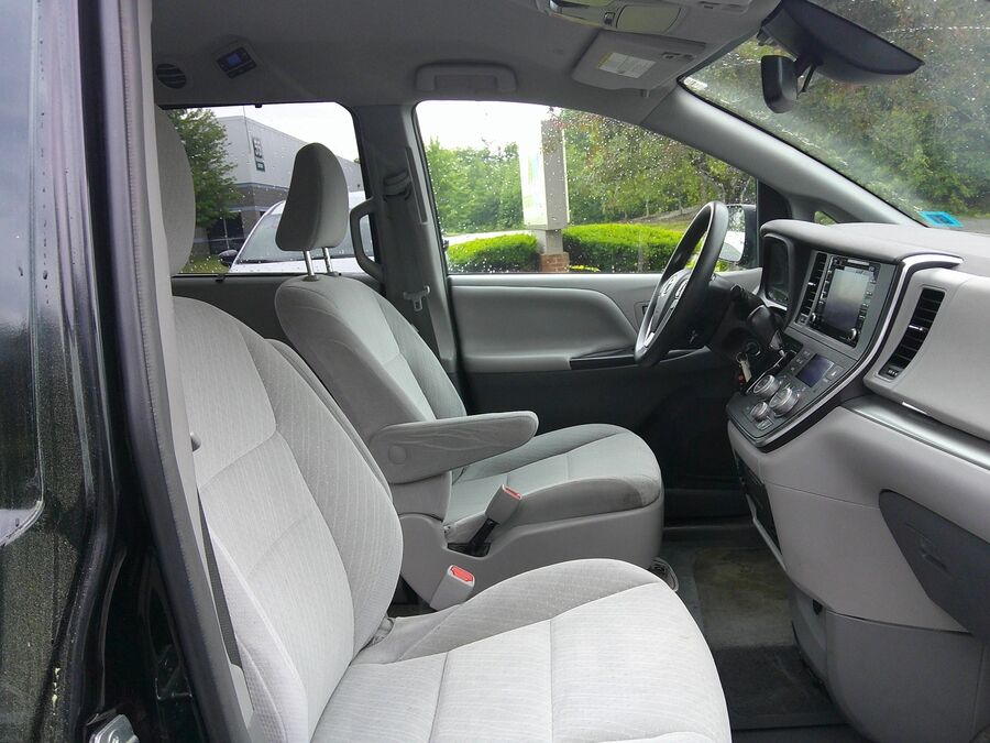 2019 Toyota Sienna LE - Photo 17