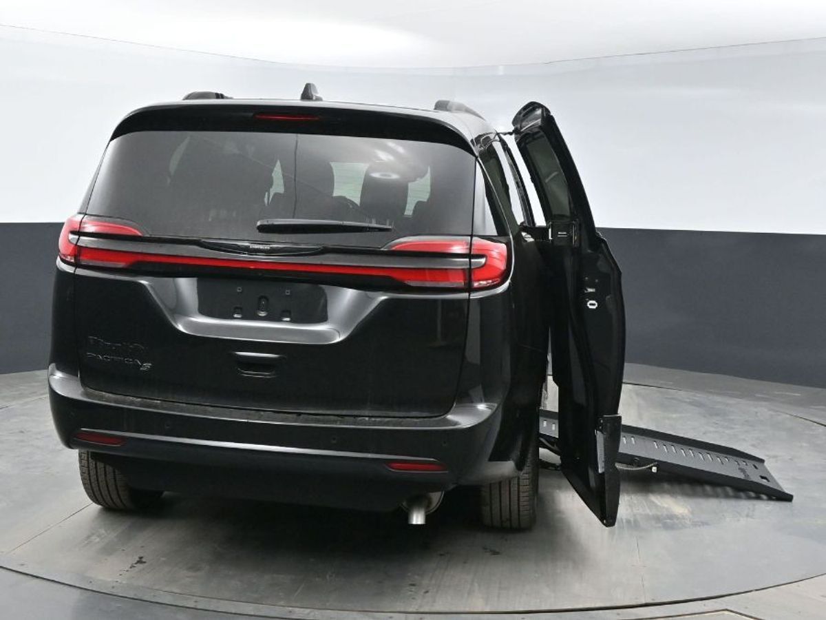 2023 Chrysler Pacifica Touring L - Photo 23