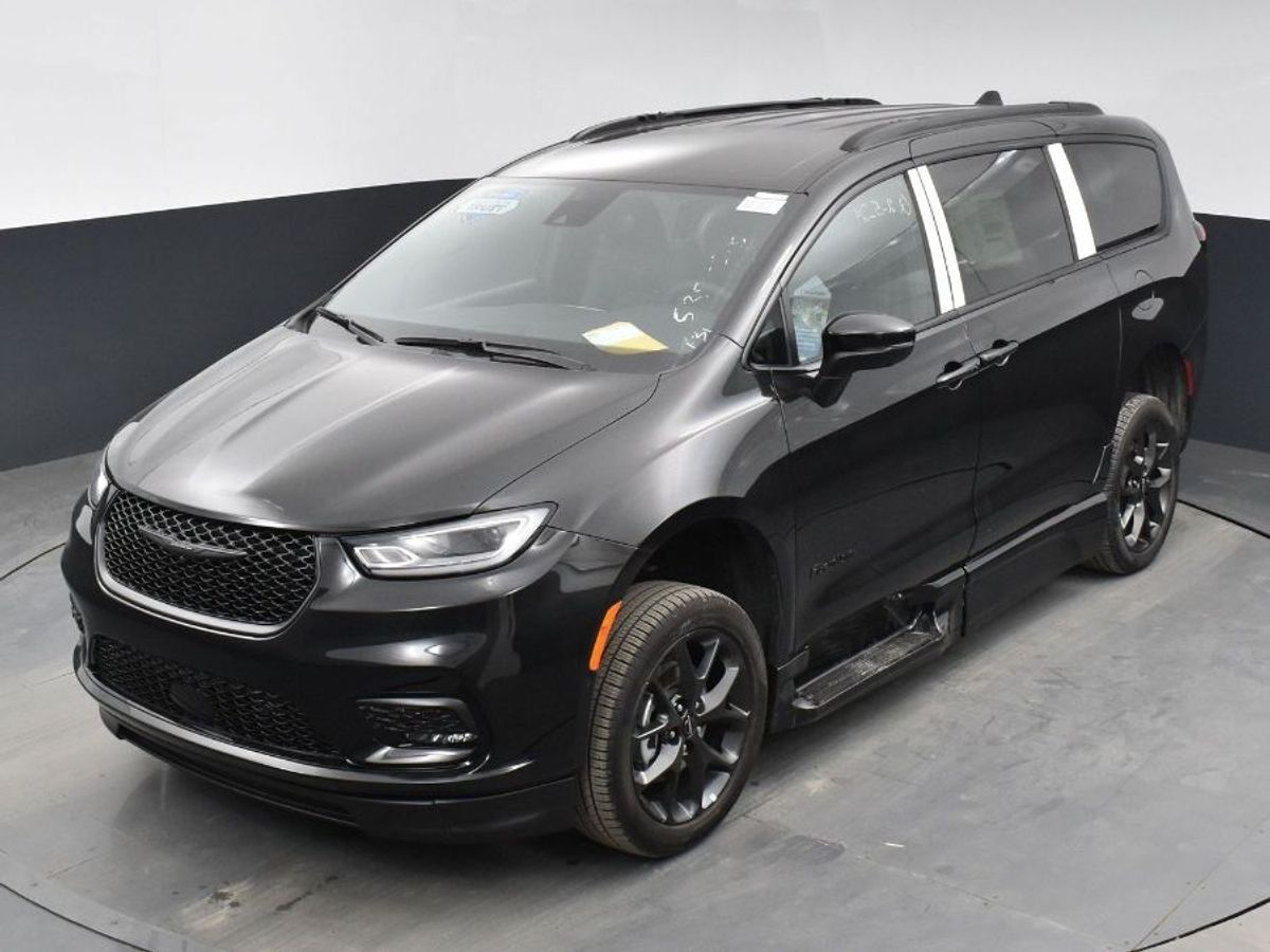 2023 Chrysler Pacifica Touring L - Photo 15