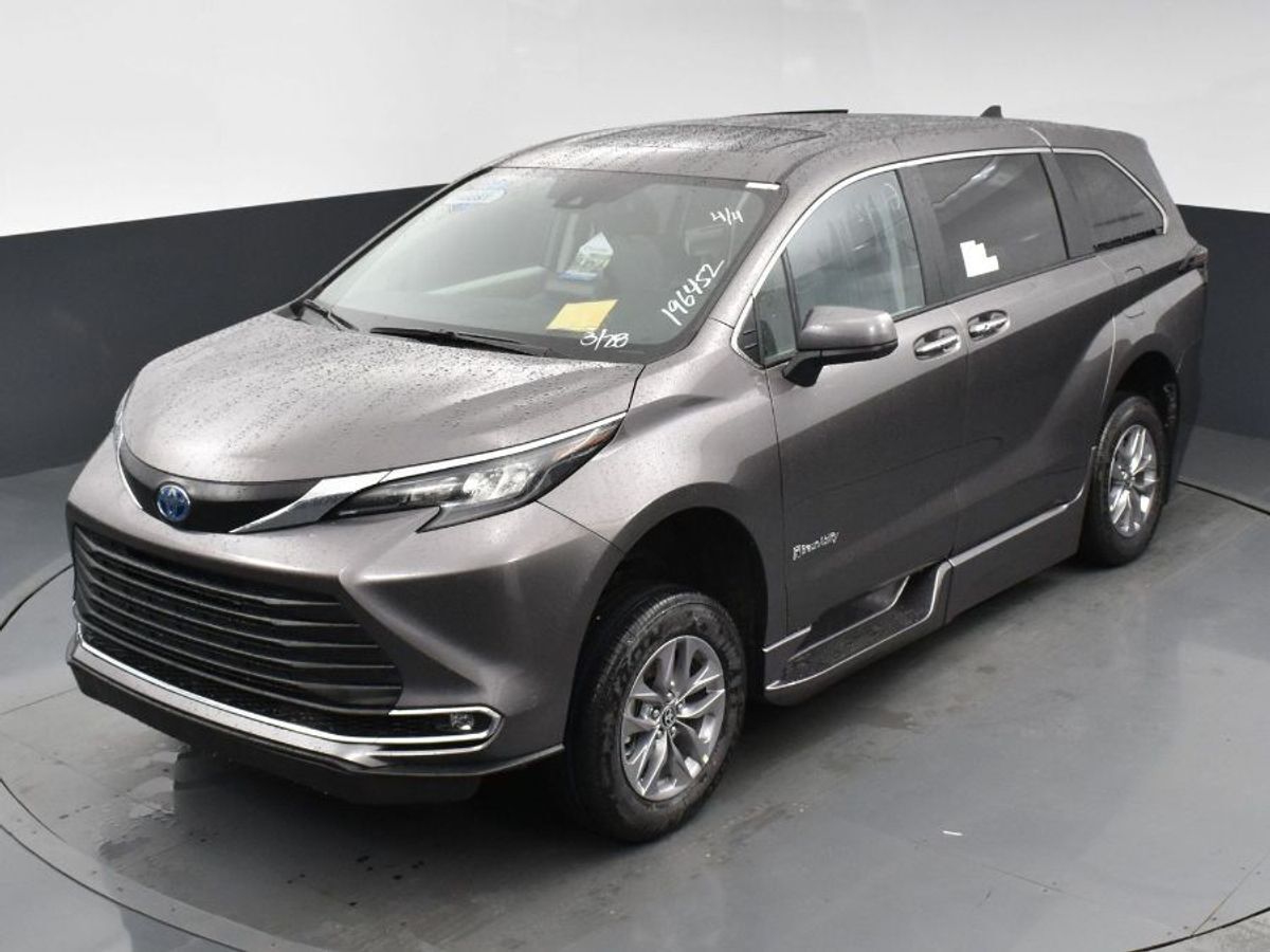 2024 Toyota Sienna XLE - Photo 15