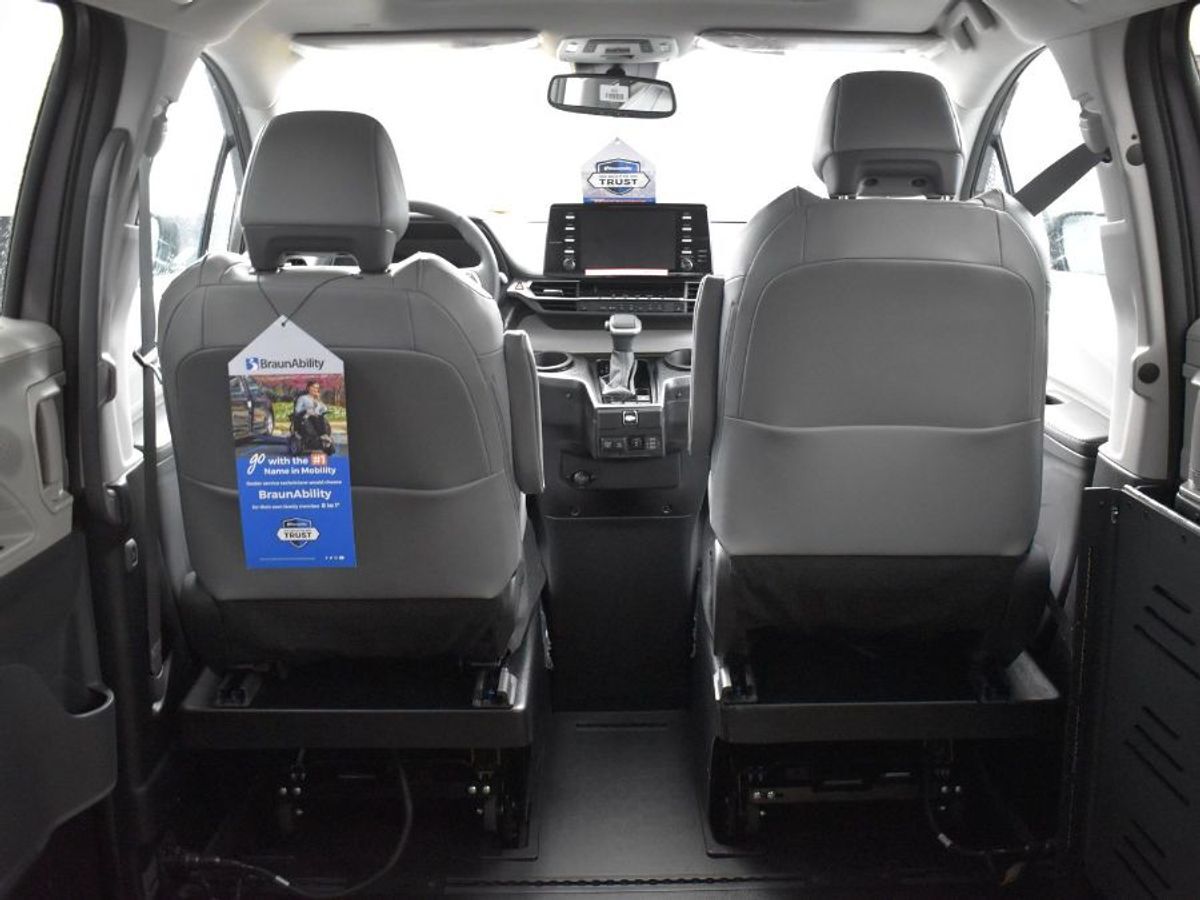 2024 Toyota Sienna XLE - Photo 8