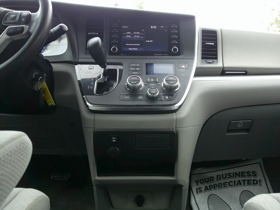 2019 Toyota Sienna LE - Photo 14