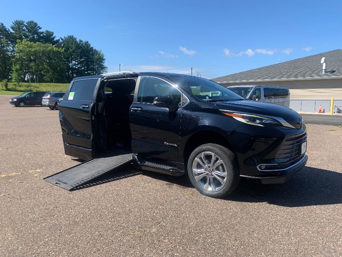 2022 Toyota Sienna Platinum - Photo 15