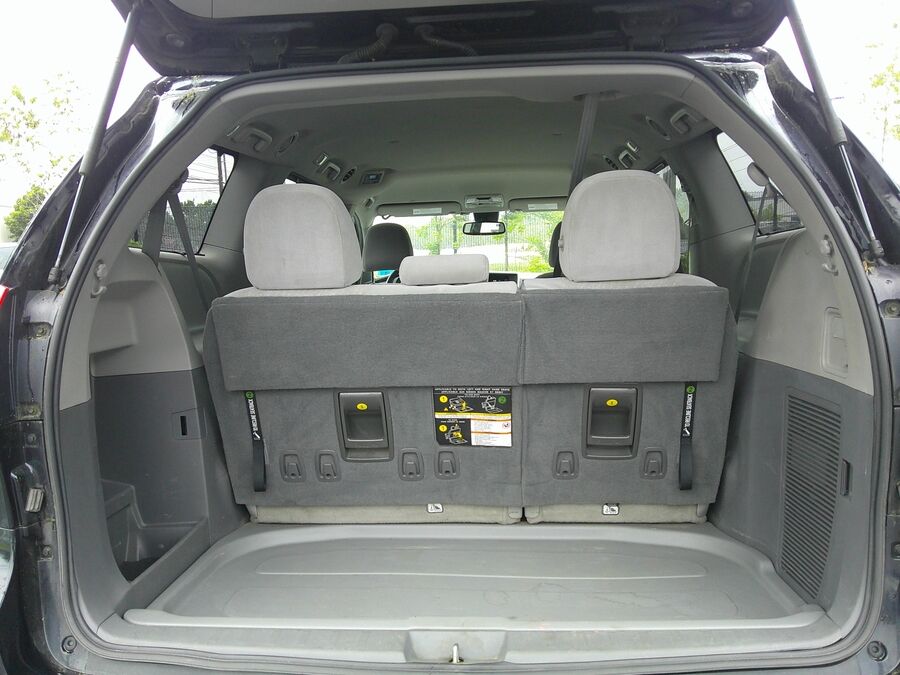 2019 Toyota Sienna LE - Photo 21