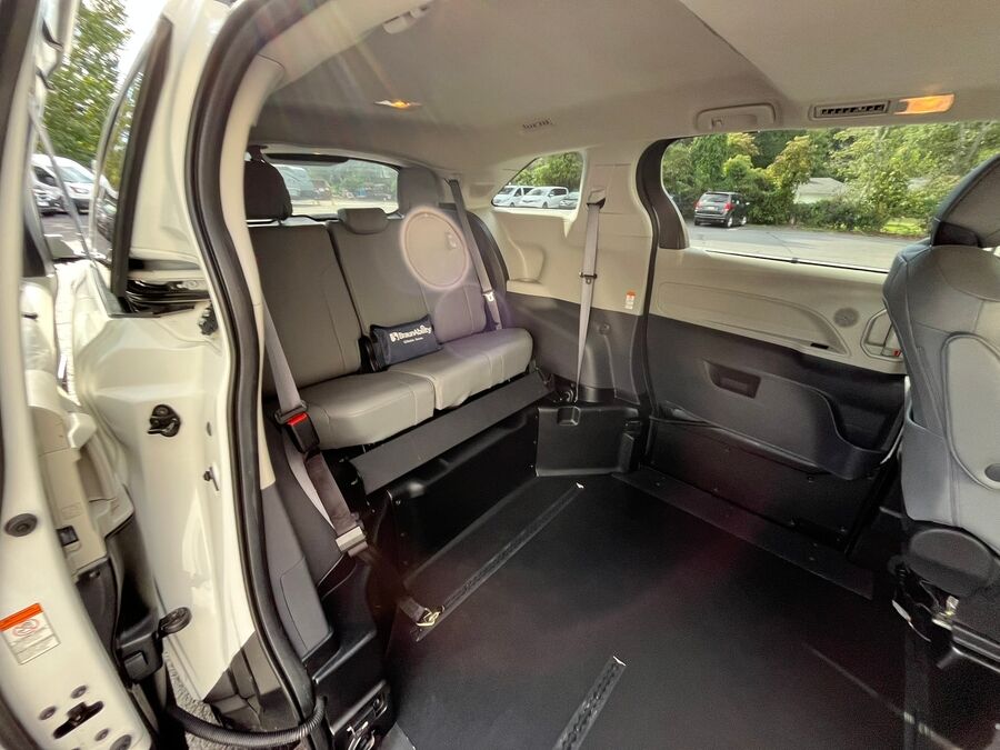 2017 Toyota Sienna SE - Photo 11