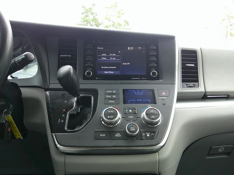 2019 Toyota Sienna LE - Photo 13