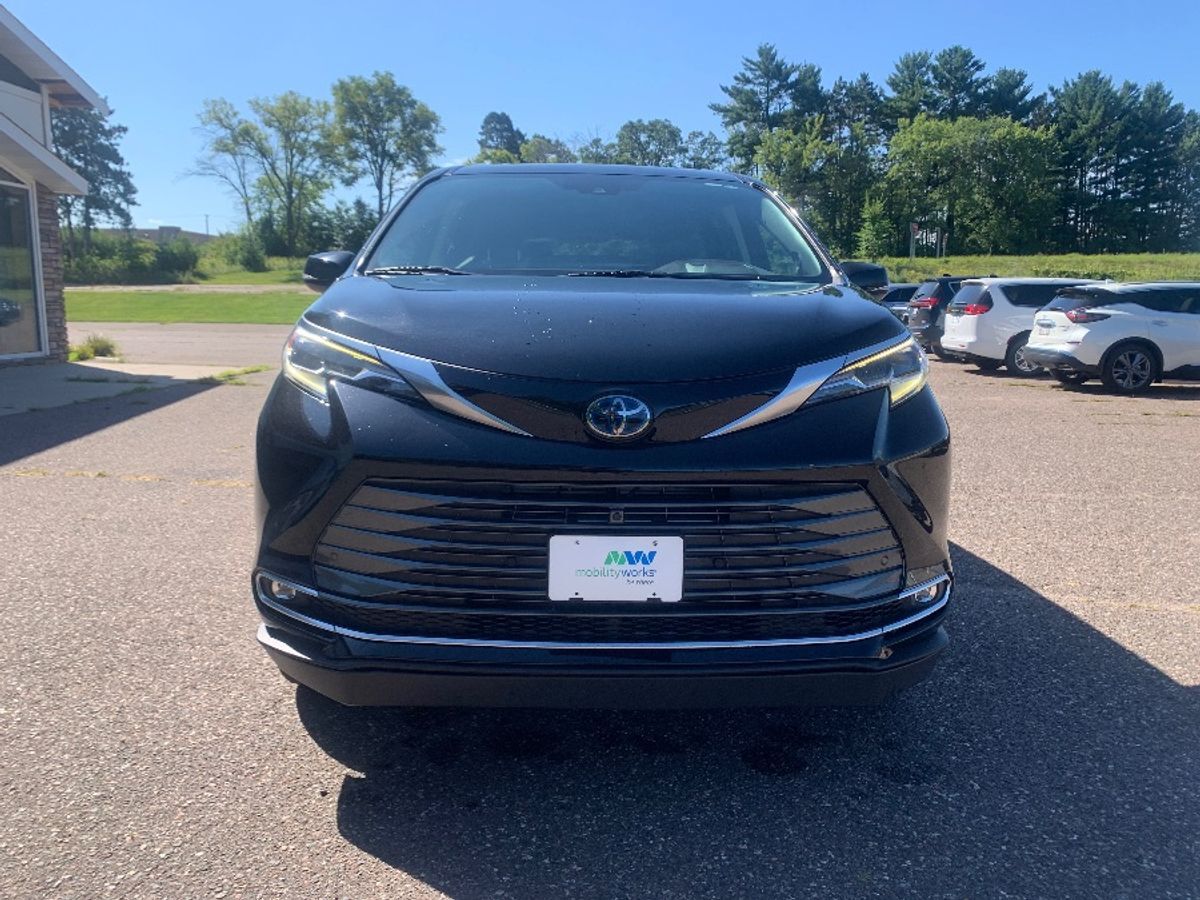 2022 Toyota Sienna Platinum - Photo 5