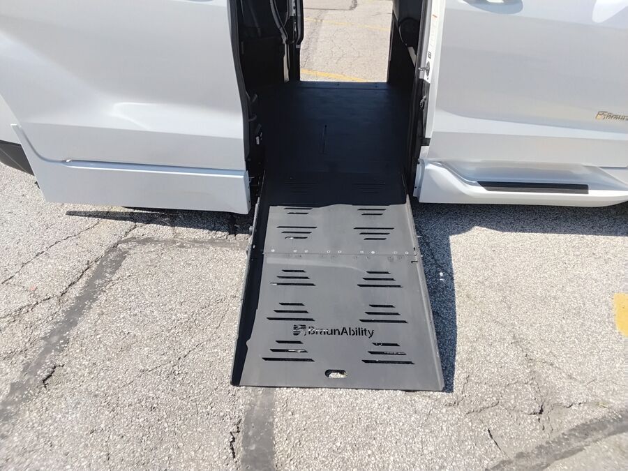 2023 Toyota Sienna XLE - Photo 13