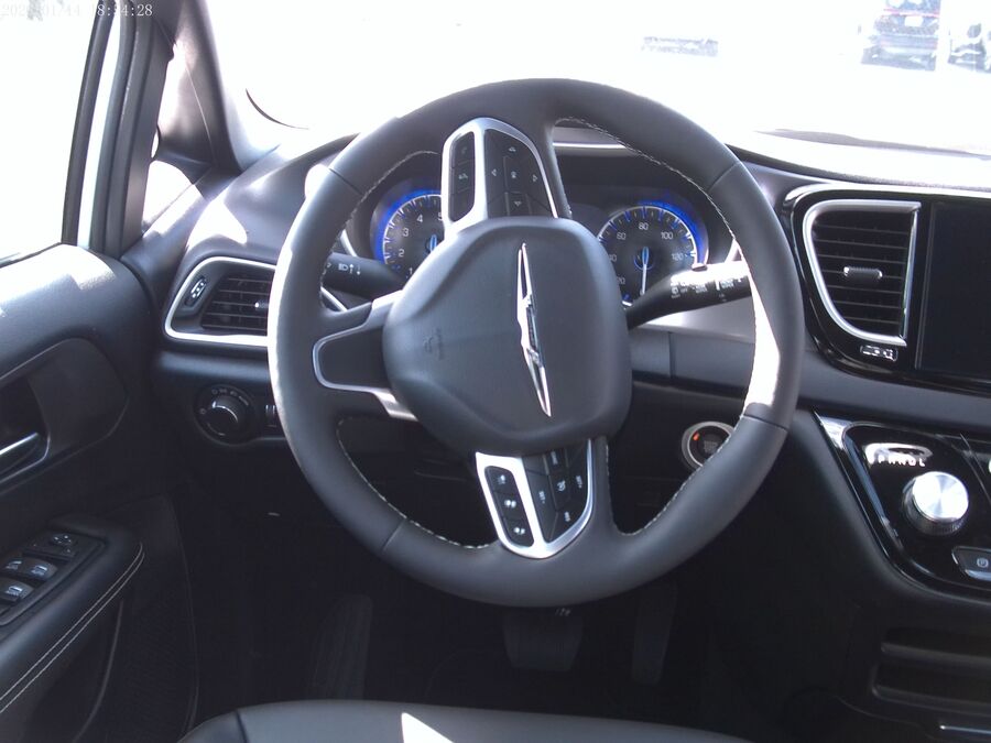 2026 Chrysler Voyager LX - Photo 11