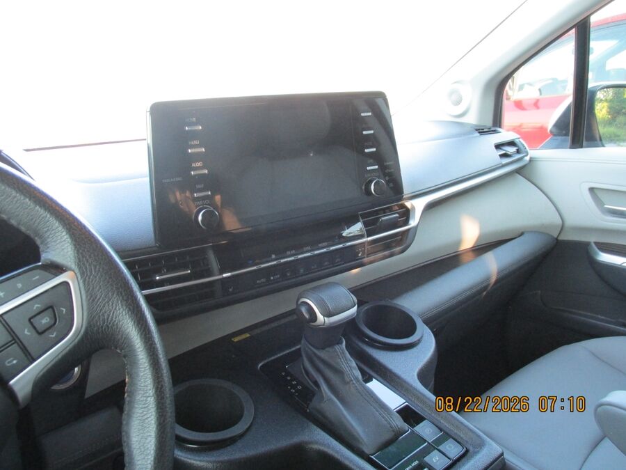2023 Toyota Sienna XLE - Photo 12
