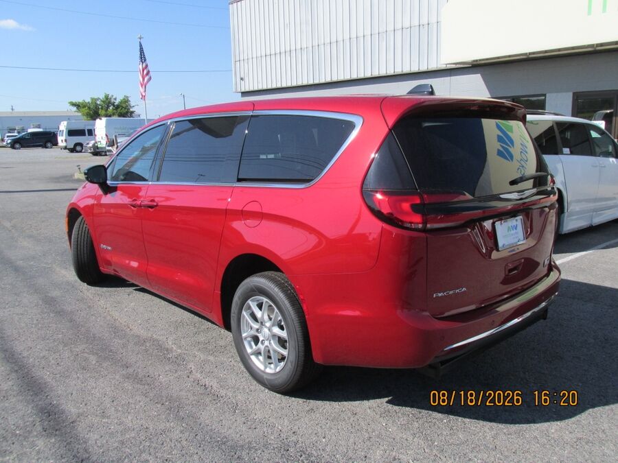 2026 Chrysler Pacifica Select - Photo 7
