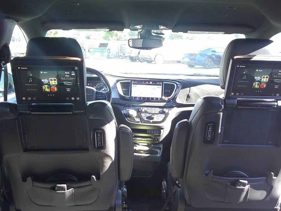 2021 Chrysler Pacifica Touring L - Photo 11