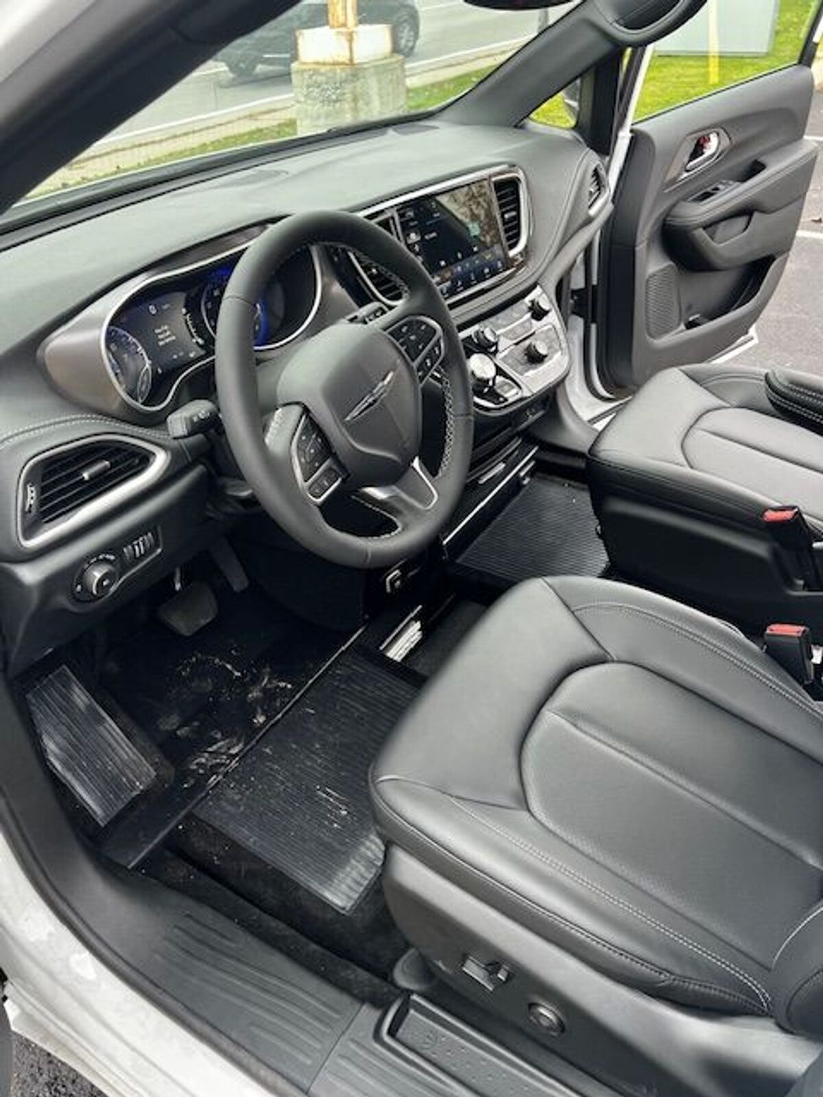 2026 Chrysler Pacifica Select - Photo 10