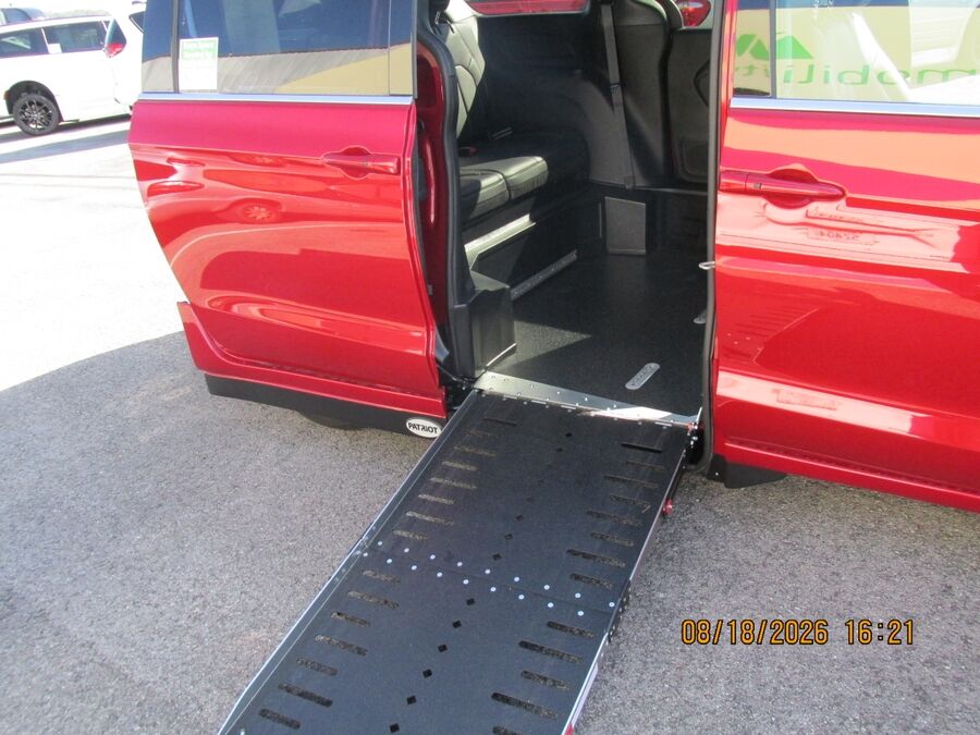 2026 Chrysler Pacifica Select - Photo 15
