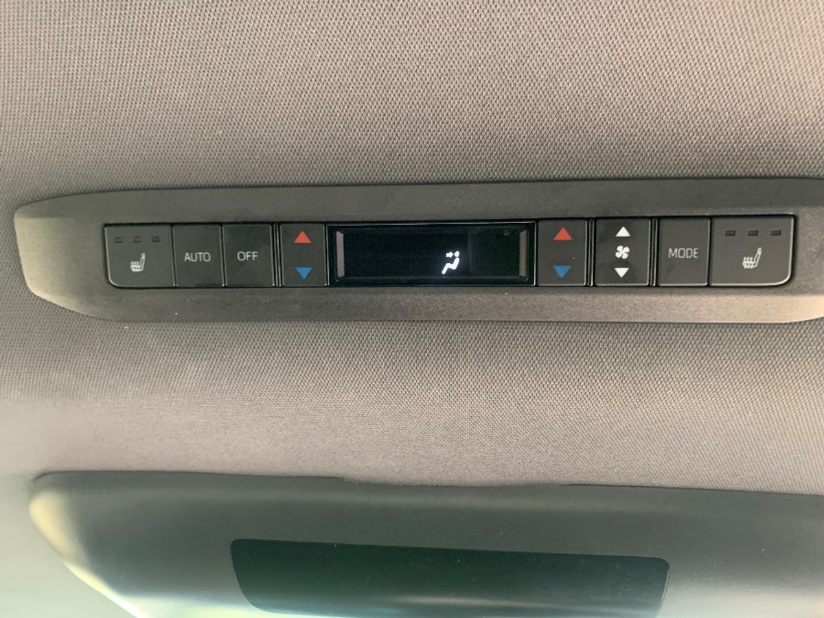 2022 Toyota Sienna Platinum - Photo 18