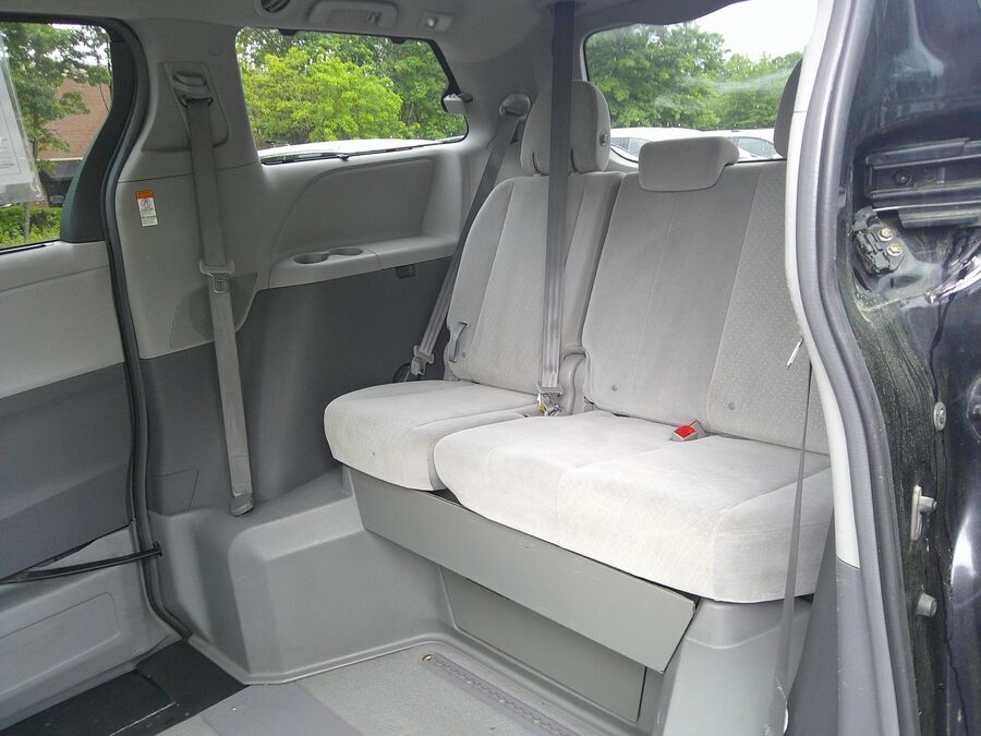 2019 Toyota Sienna LE - Photo 19