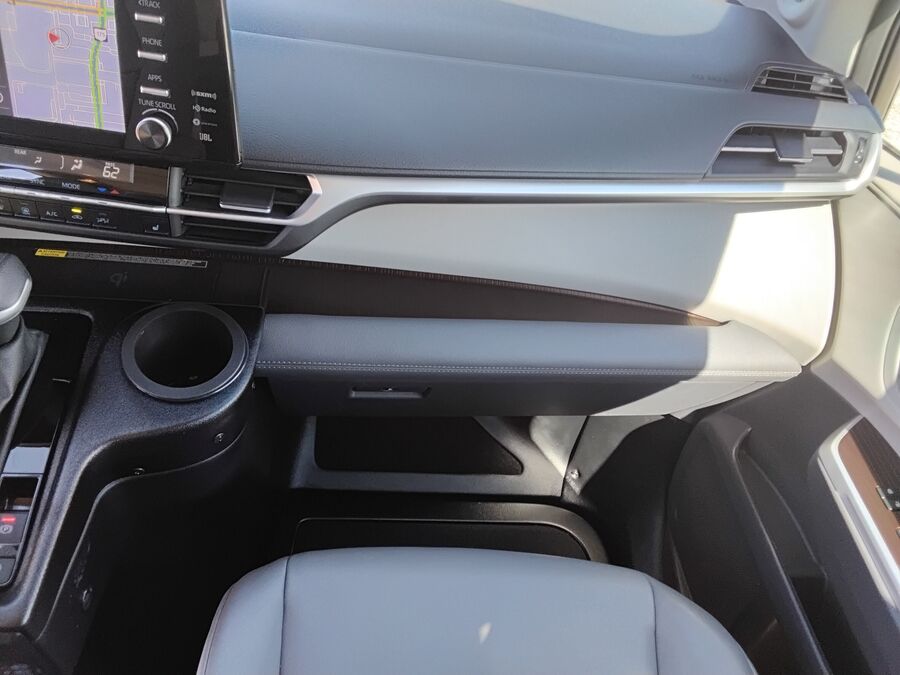 2023 Toyota Sienna XLE - Photo 16