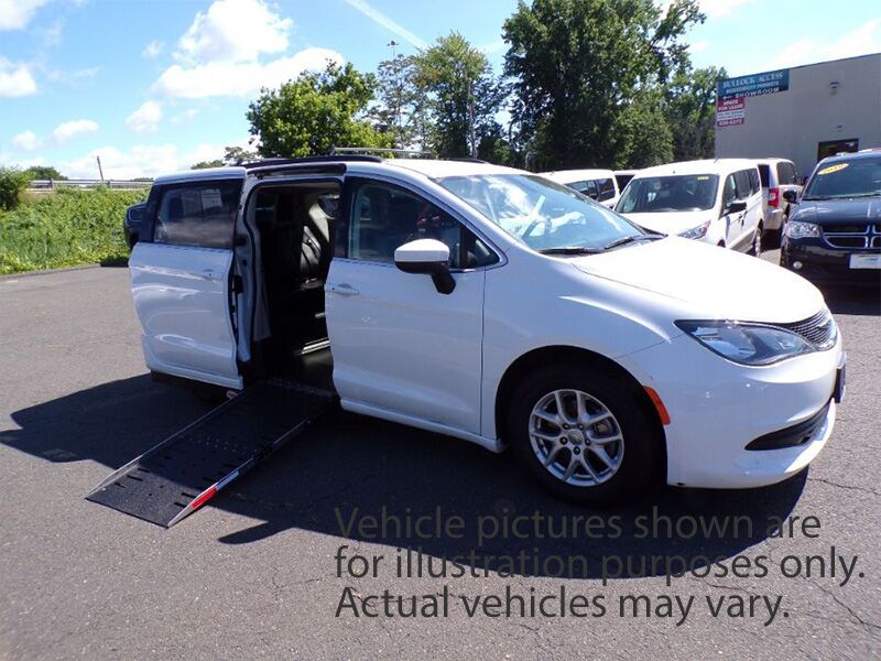 2022 Chrysler Voyager