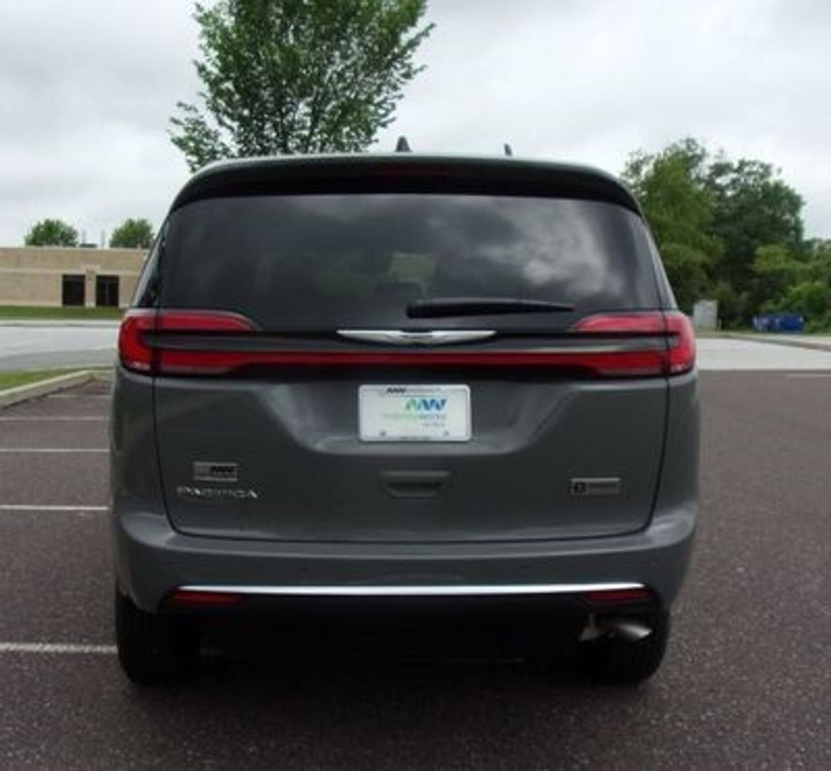 2025 Chrysler Pacifica Select - Photo 11