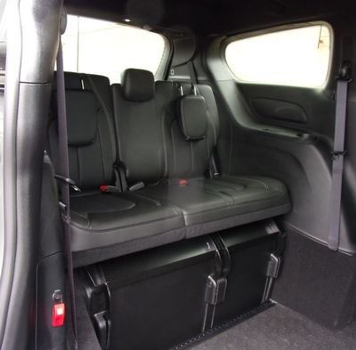 2025 Chrysler Pacifica Select - Photo 6