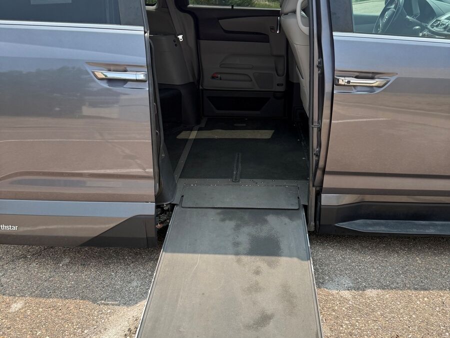 2016 Honda Odyssey EX-L - Photo 13