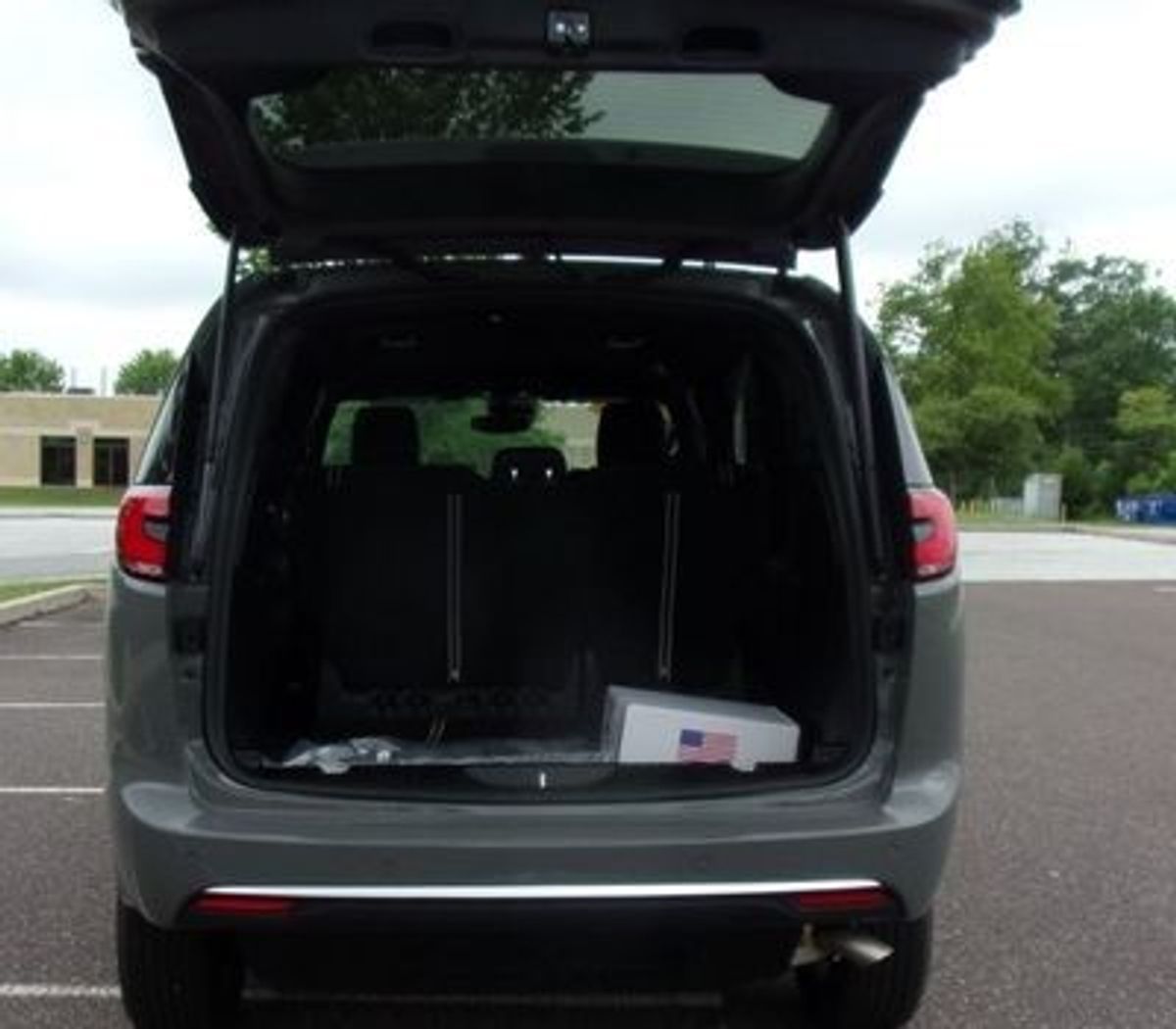 2025 Chrysler Pacifica Select - Photo 7