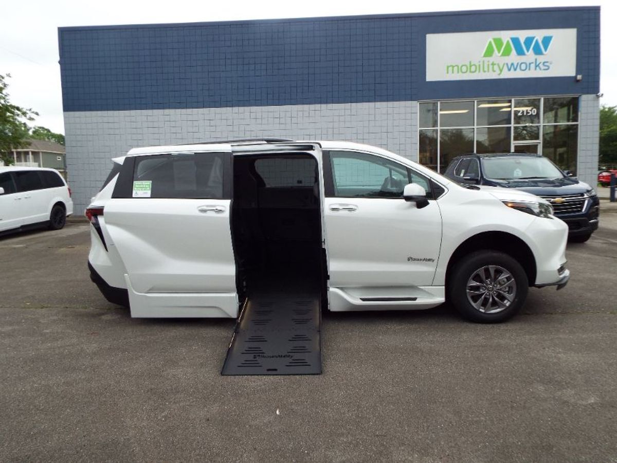 2024 Toyota Sienna