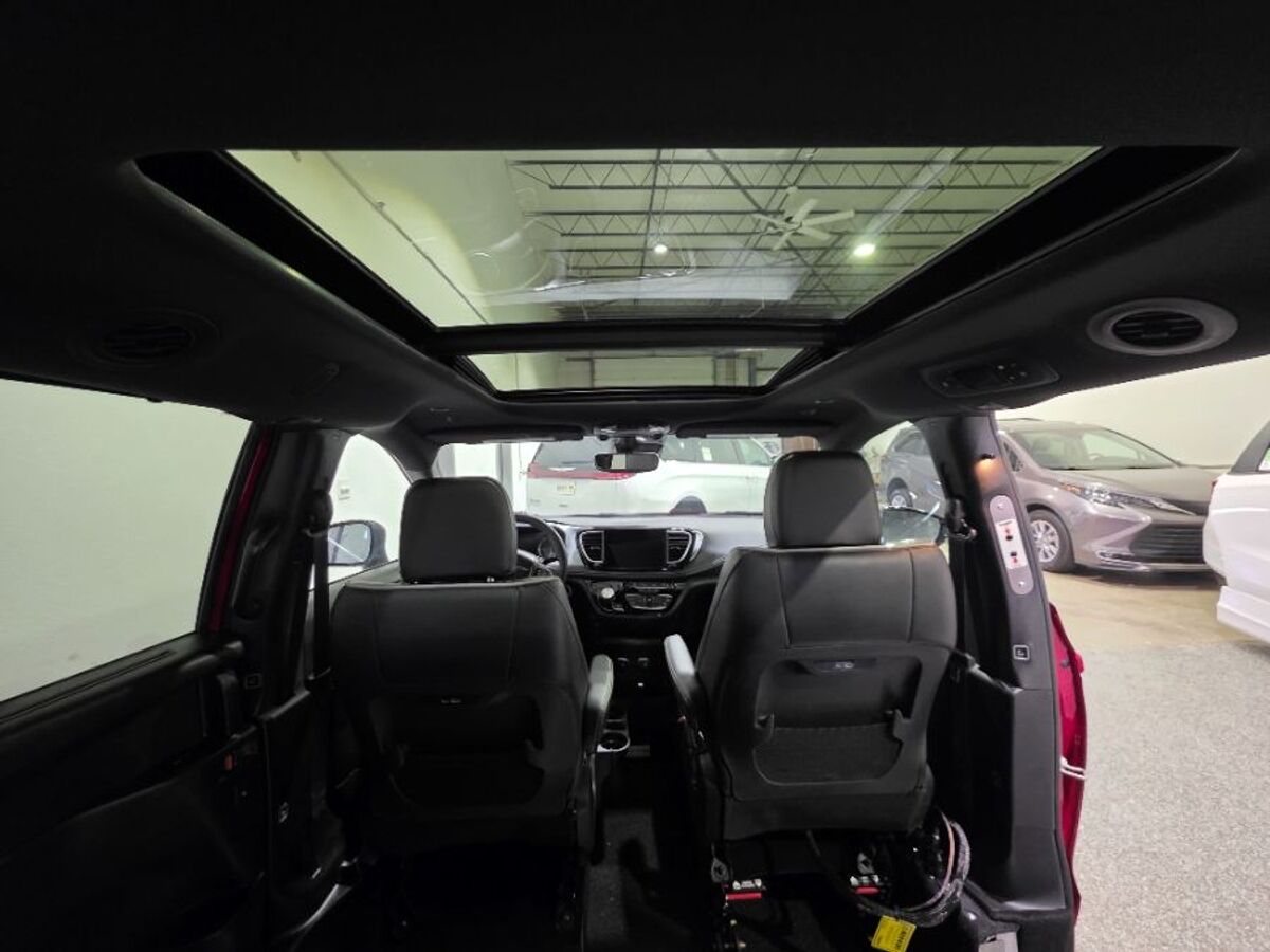 2026 Chrysler Pacifica Limited - Photo 14