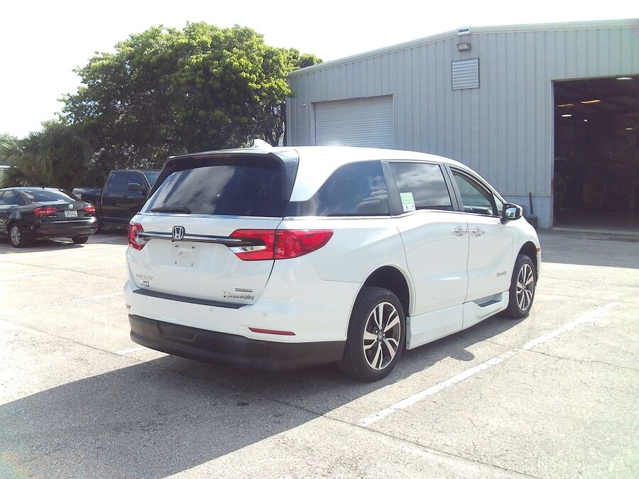 2022 Honda Odyssey Touring - Photo 6