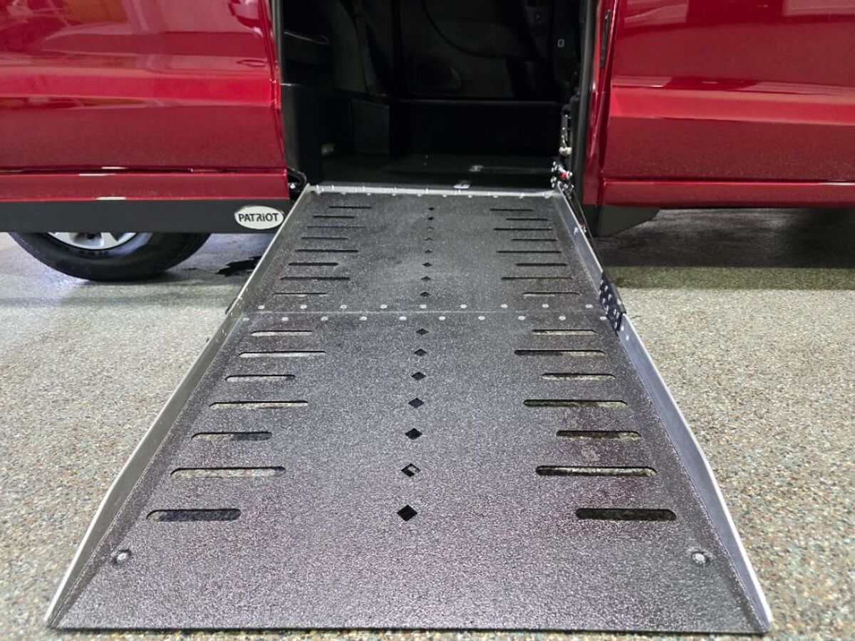 2026 Chrysler Pacifica Limited - Photo 9