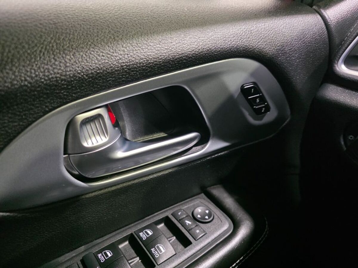 2026 Chrysler Pacifica Limited - Photo 16