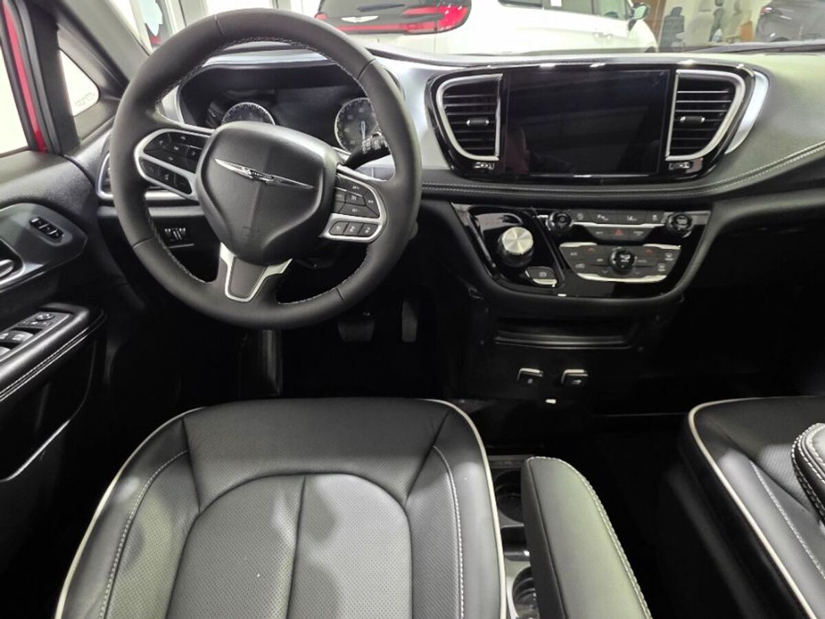 2026 Chrysler Pacifica Limited - Photo 15