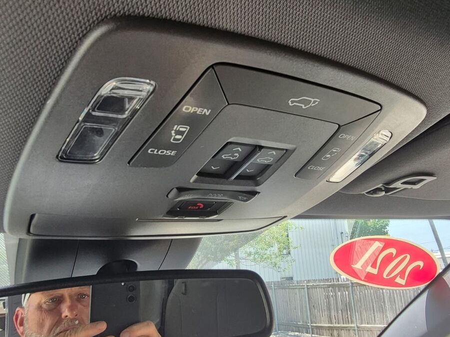 2021 Toyota Sienna XLE - Photo 14
