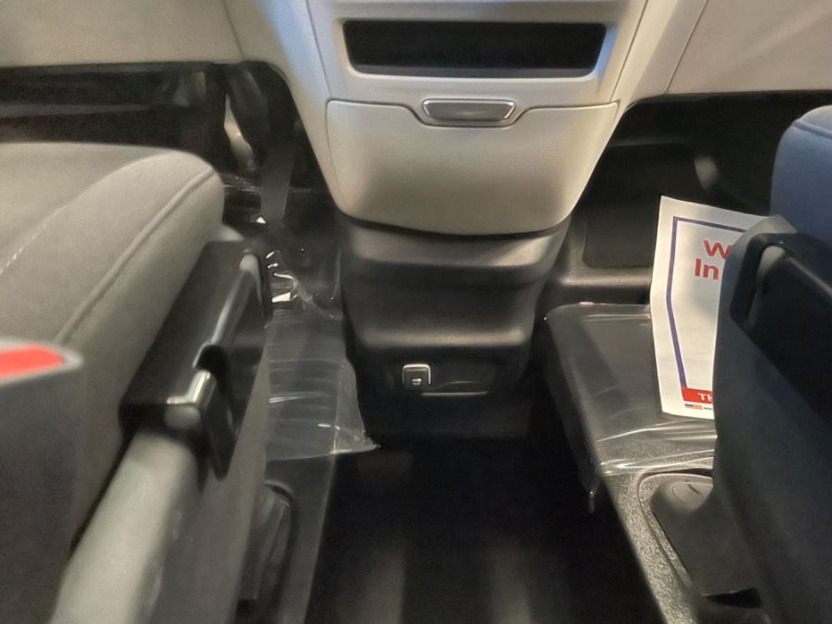 2023 Chrysler Voyager LX - Photo 14