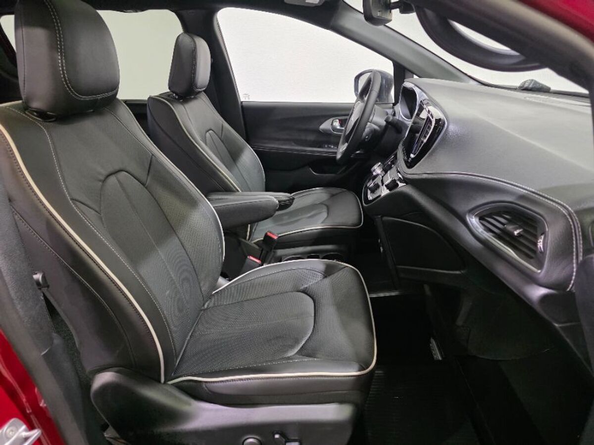 2026 Chrysler Pacifica Limited - Photo 19