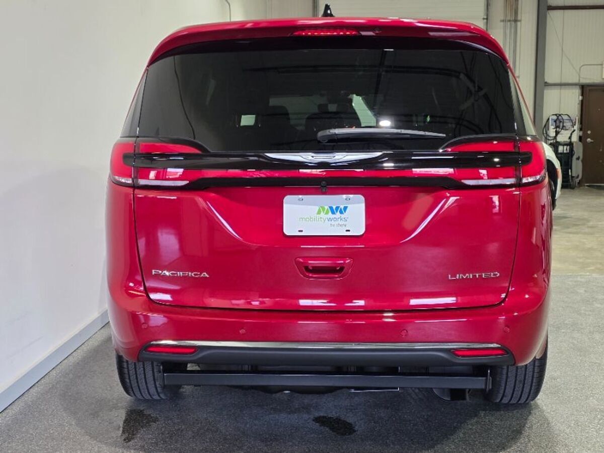 2026 Chrysler Pacifica Limited - Photo 6