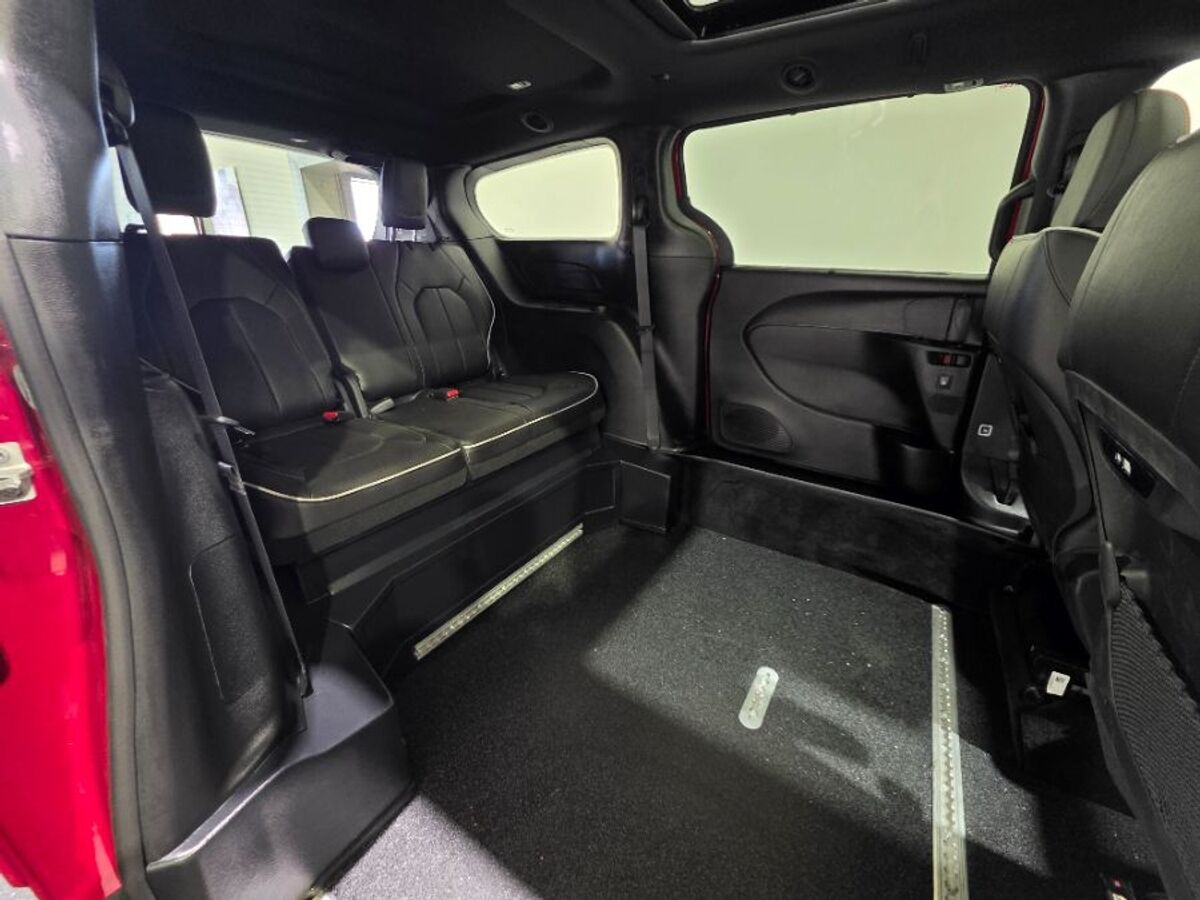 2026 Chrysler Pacifica Limited - Photo 11
