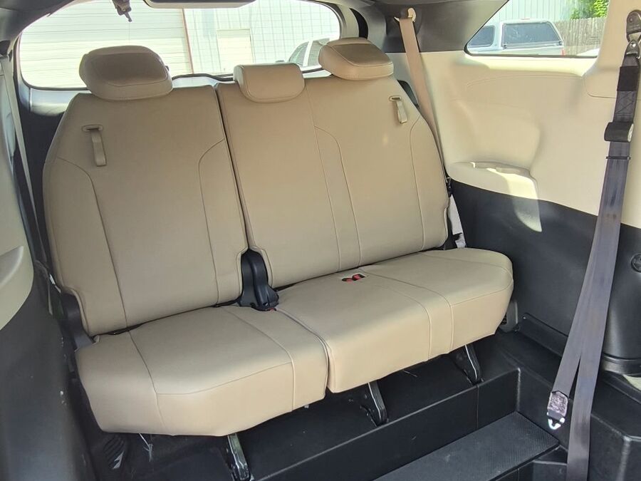 2021 Toyota Sienna XLE - Photo 16
