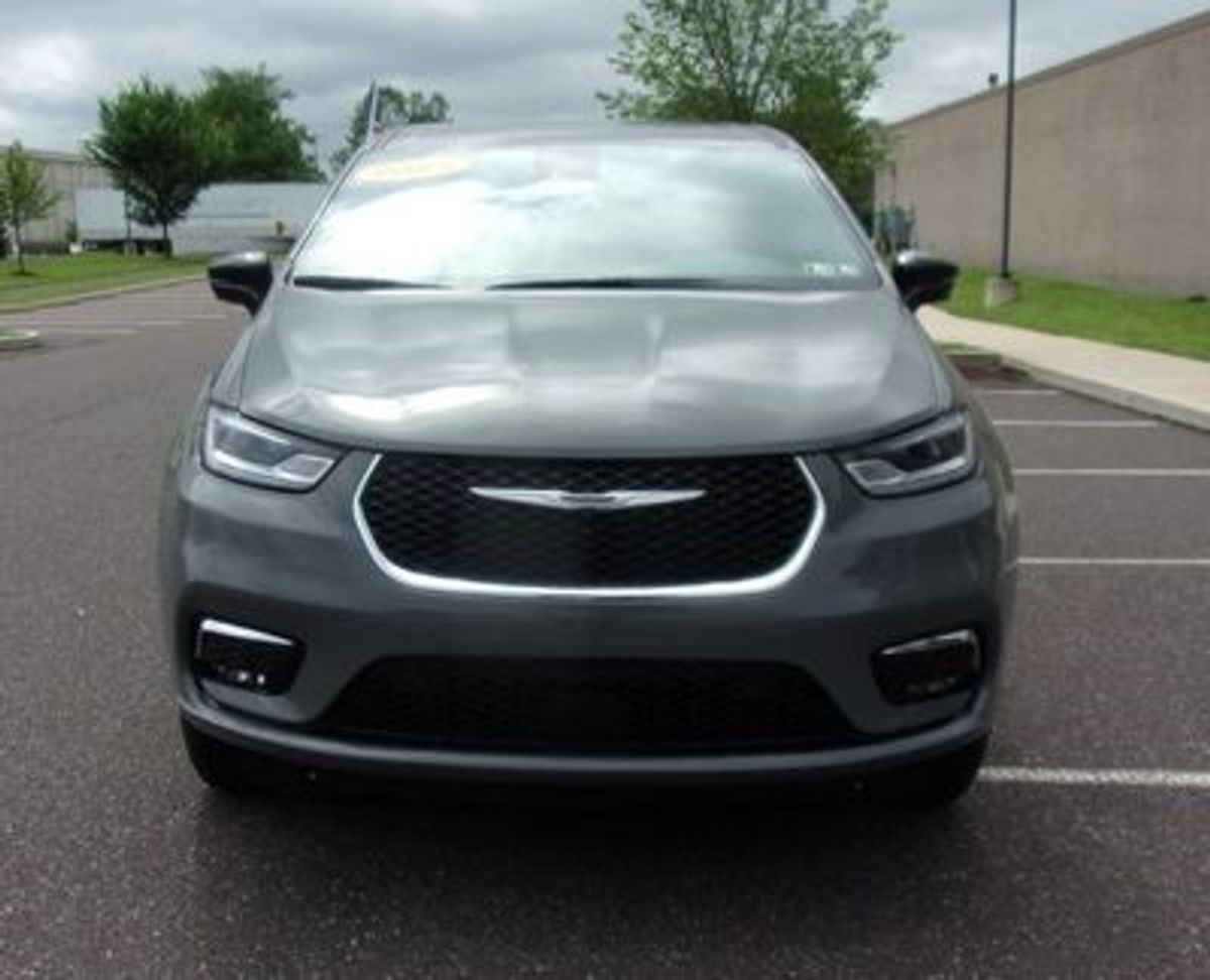 2025 Chrysler Pacifica Select - Photo 9