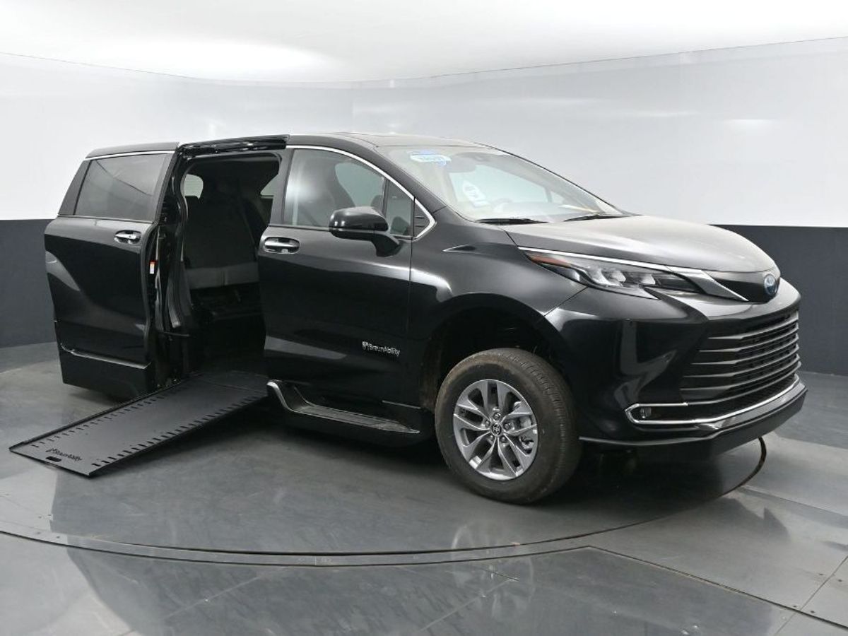 2024 Toyota Sienna XLE - Photo 19
