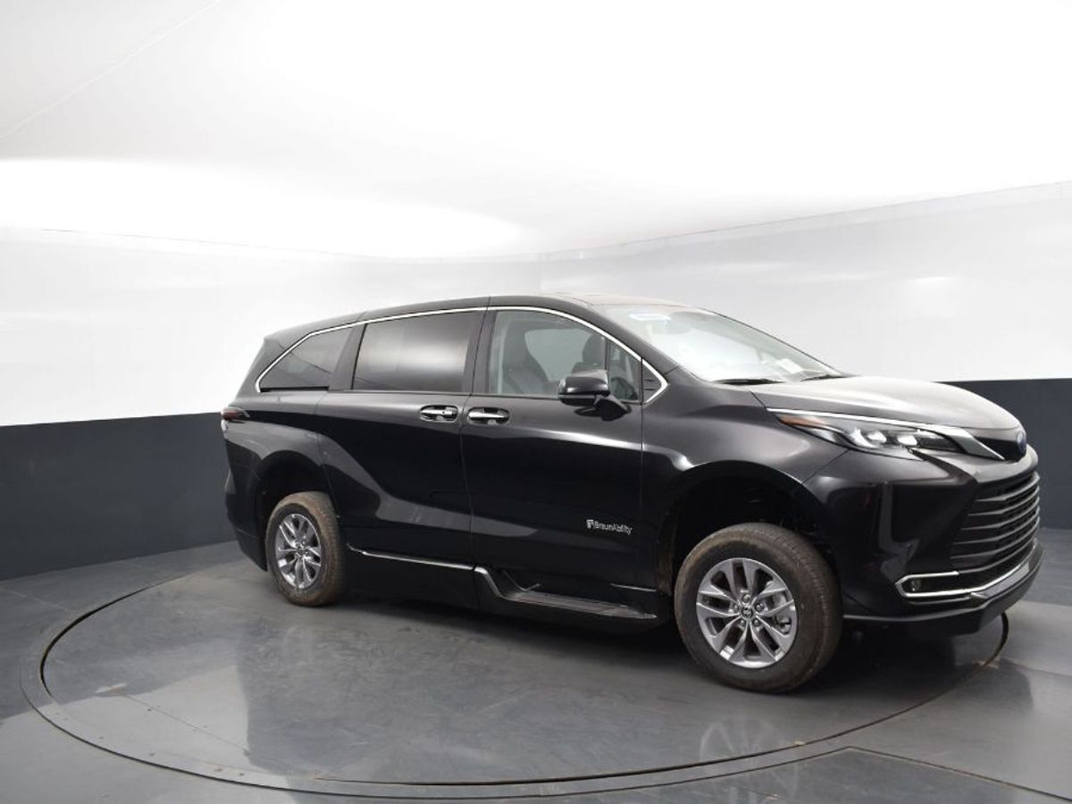 2024 Toyota Sienna XLE - Photo 10