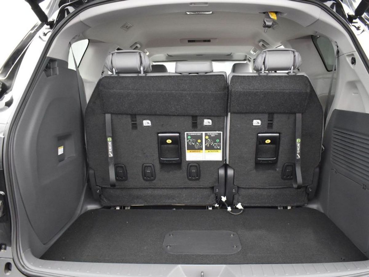 2024 Toyota Sienna XLE - Photo 7