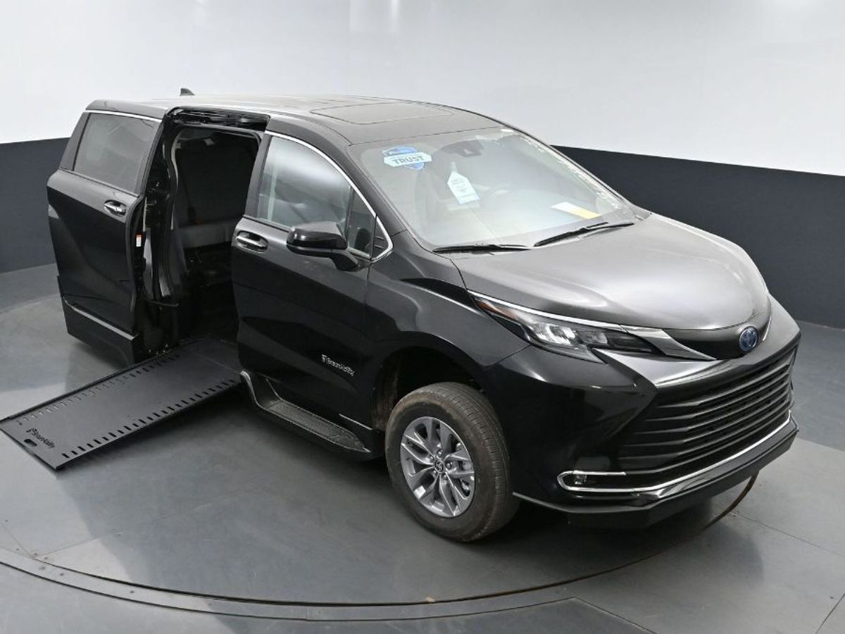2024 Toyota Sienna XLE - Photo 15