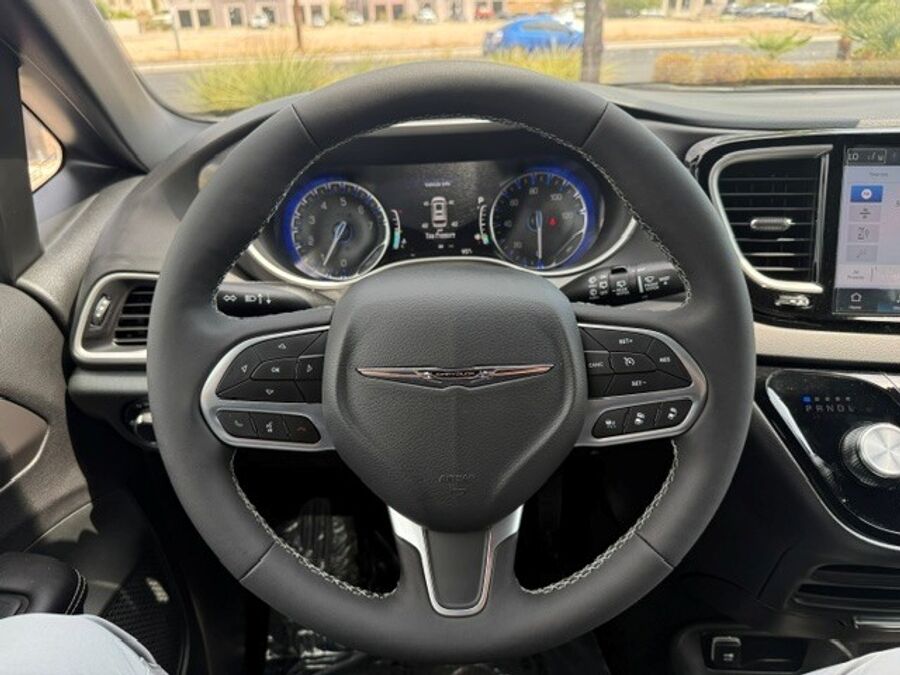 2026 Chrysler Voyager LX - Photo 15
