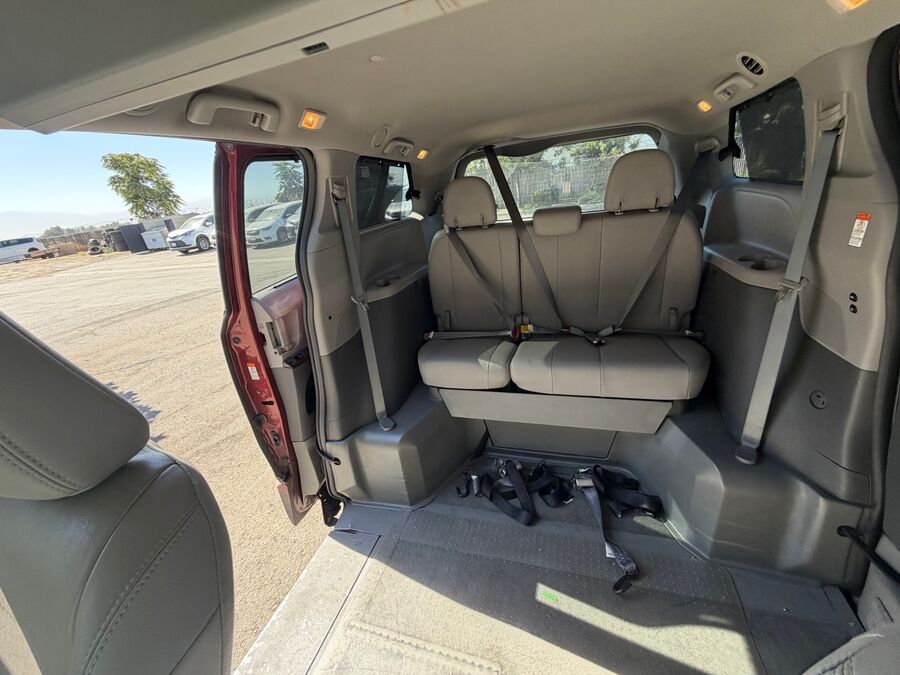 2017 Toyota Sienna XLE Premium - Photo 6