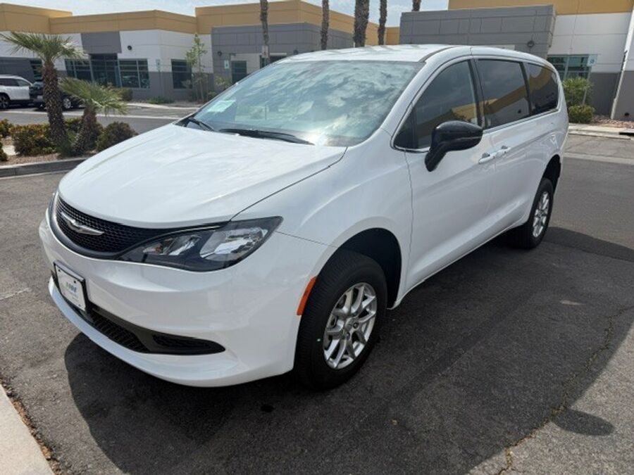2026 Chrysler Voyager LX - Photo 11