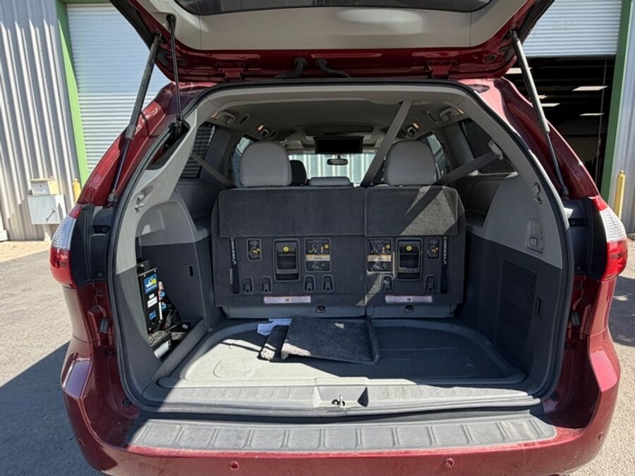 2017 Toyota Sienna XLE Premium - Photo 9