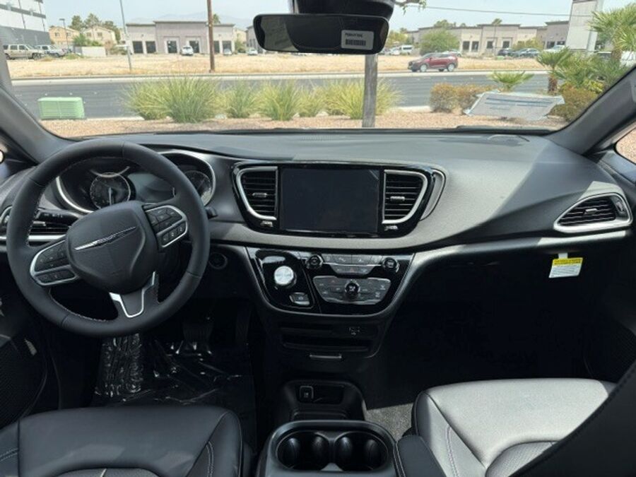 2026 Chrysler Voyager LX - Photo 18