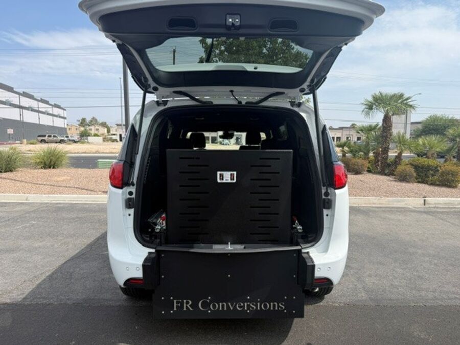 2026 Chrysler Voyager LX - Photo 12